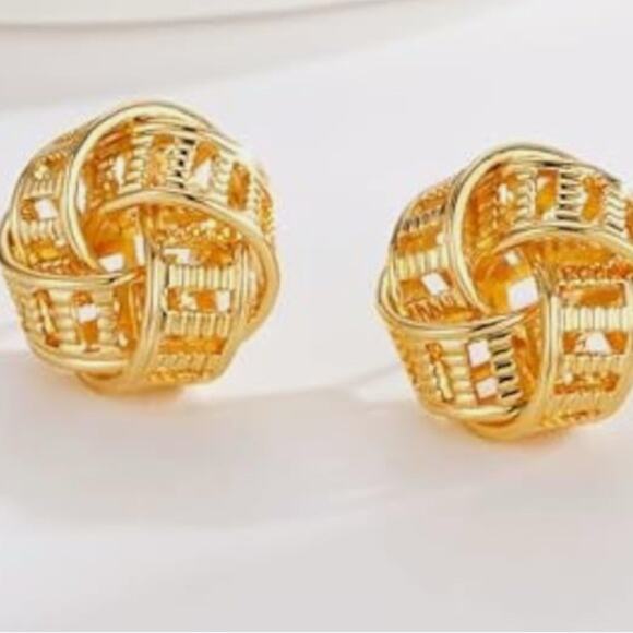 Gold Rings Stud Earrings - Picture 1 of 2